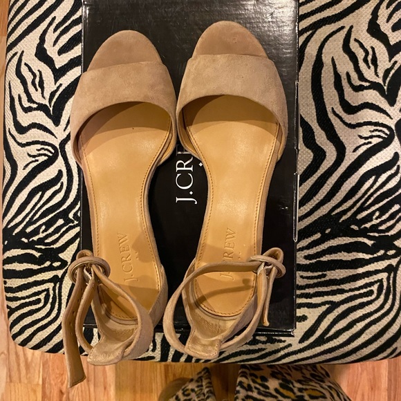 J Crew in wedge lower heel shoes ! Very comfortable - Picture 3 of 6